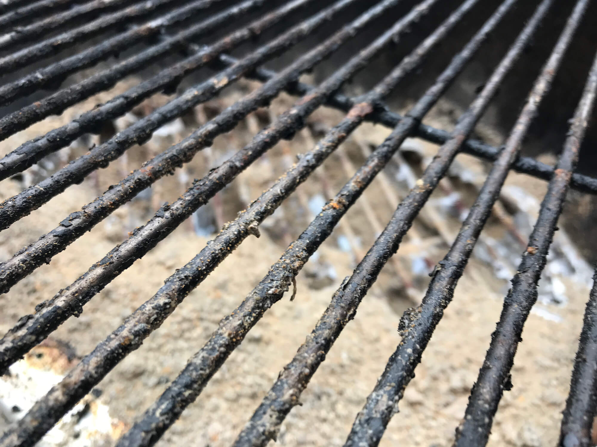 Beskidt grillrest